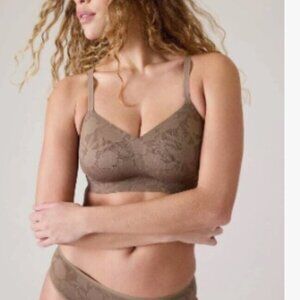 NEW Athleta Ritual Lace Adjustable Bra Light Support